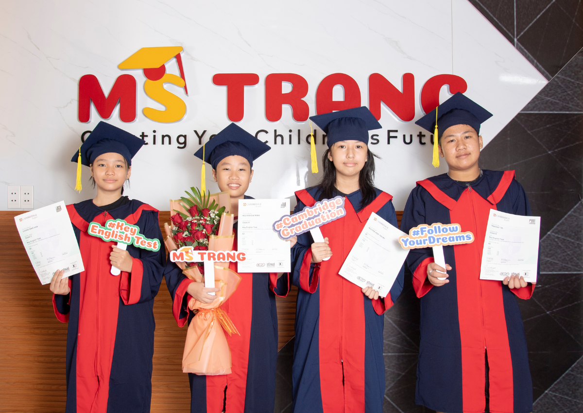 Việc cho con tham gia kỳ thi Cambridge Starters mang lại nhiều lợi ích vượt trội, không chỉ về kỹ năng ngôn ngữ mà còn phát triển tư duy học tập. Cambridge Starters là kỳ thi khởi đầu trong hệ thống chứng chỉ tiếng Anh quốc tế dành cho trẻ em. Kỳ thi này được thiết kế để giúp trẻ làm quen với các khái niệm cơ bản của tiếng Anh bao gồm nghe, nói, đọc và viết. Đây là nền tảng quan trọng để trẻ tiếp tục học tập và chinh phục các cấp độ cao hơn như Cambridge Movers và Flyers. Cambridge Starters không chỉ là một kỳ thi mà còn là cơ hội để trẻ tự tin giao tiếp bằng tiếng Anh. Khi tham gia kỳ thi, các em sẽ có cơ hội luyện tập giao tiếp qua phần thi nói và nghe, giúp các em không còn e ngại khi sử dụng ngôn ngữ này. Qua việc làm quen với kỳ thi quốc tế, trẻ cũng sẽ tự tin hơn khi đối mặt với các kỳ thi khác trong tương lai. Việc tham gia kỳ thi Cambridge Starters giúp trẻ hình thành thói quen học tập có mục tiêu. Nhờ đó, các em sẽ có động lực hơn trong việc học tiếng Anh, phấn đấu đạt được các mục tiêu học tập tiếp theo. Kết quả của kỳ thi sẽ là một sự công nhận rõ ràng về khả năng của các em, giúp trẻ có cơ hội ghi danh vào những trường trung học danh giá và khả năng du học trong tương lai.