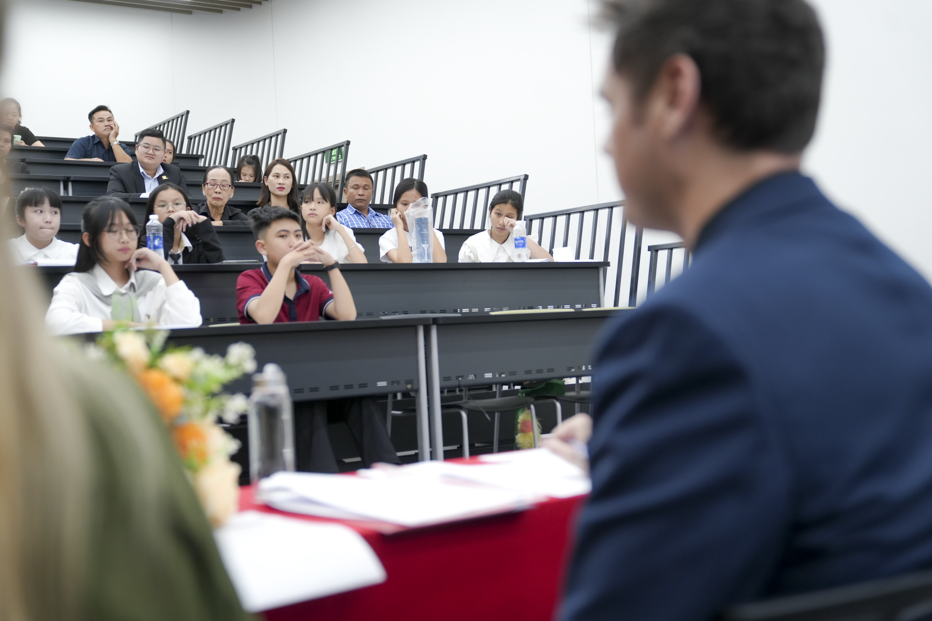 Không thiếu học sinh nói hay – chỉ thiếu học sinh biết nghĩ và dám bảo vệ điều mình nghĩ.